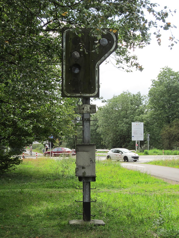 Belgisches Ausfahrtsignal auf dem Gelände des ehemaligen Bahnhofs Roetgen an der Vennbahn (2011)