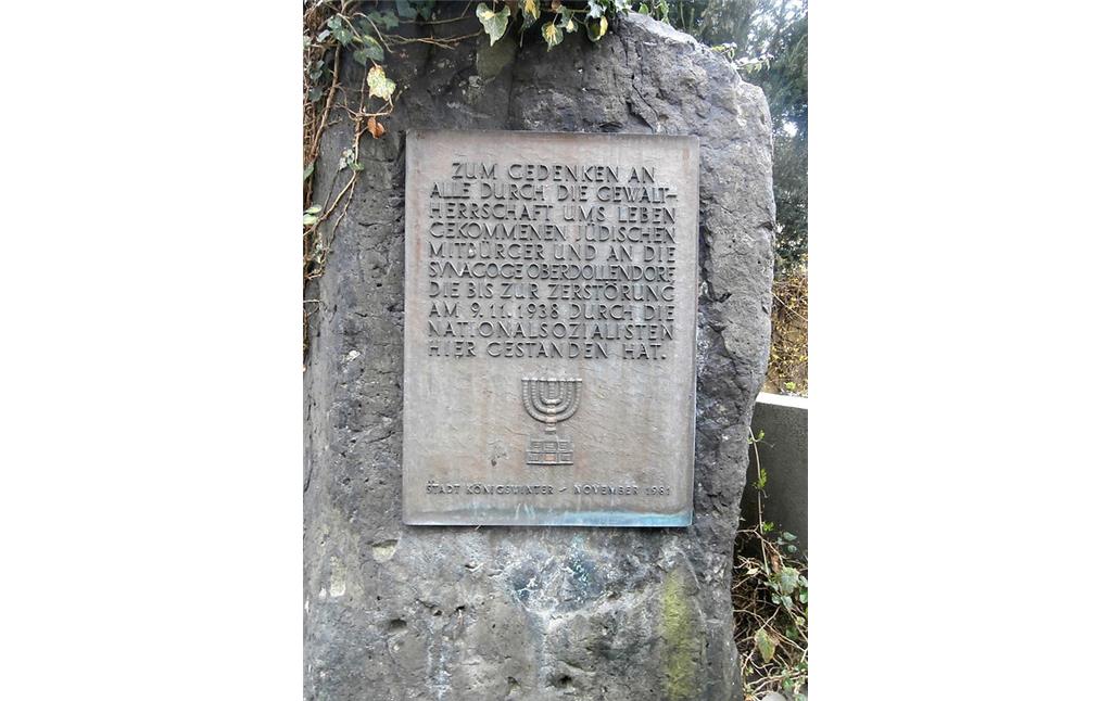 Gedenktafel am ehemaligen Standort der 1938/39 zerstörten Oberdollendorfer Synagoge, Heisterbacher Straße 116a in Königswinter-Oberdollendorf (2015).