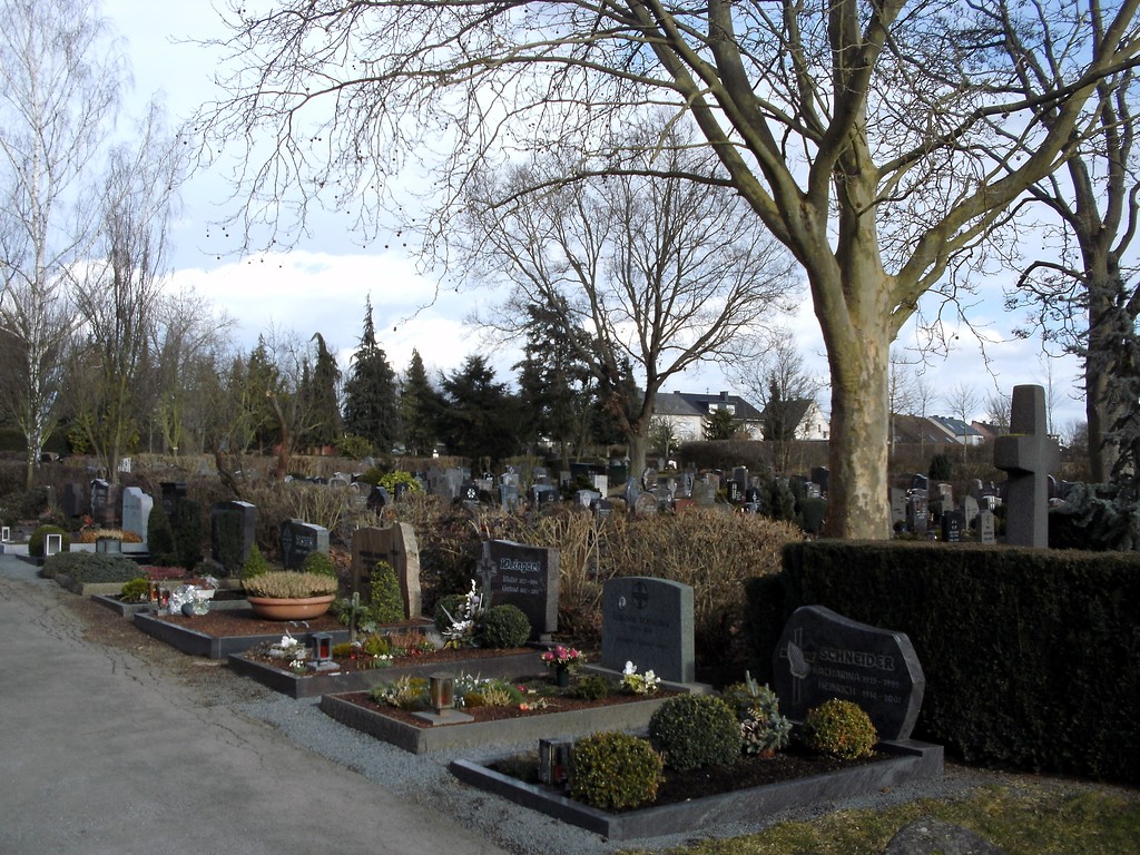 Blick auf den Friedhof am Katzenberger Weg in Mayen (2013).