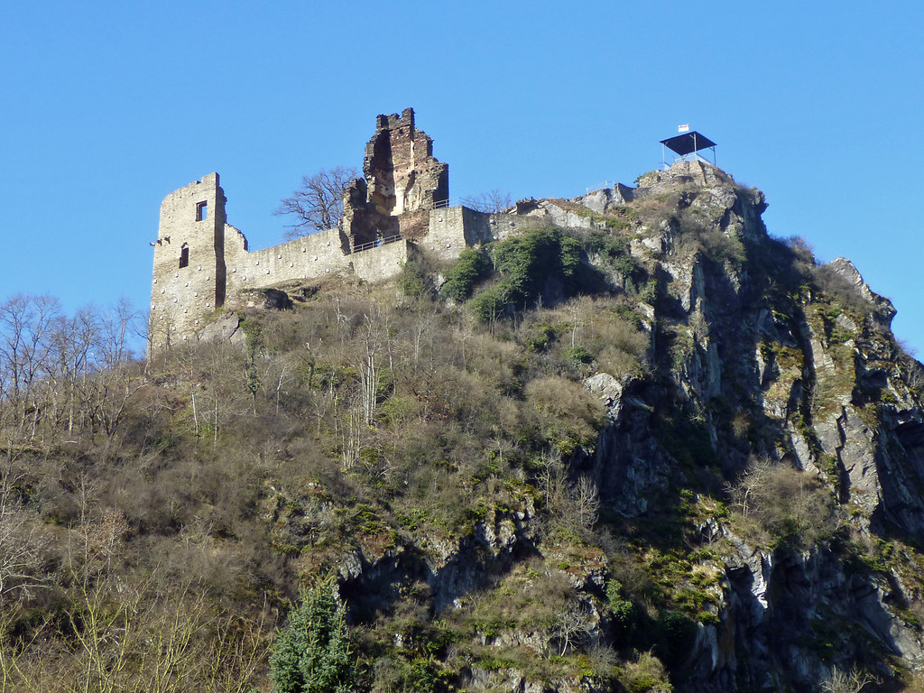 Ansicht der Burgruine Are bei Altenahr (2015).