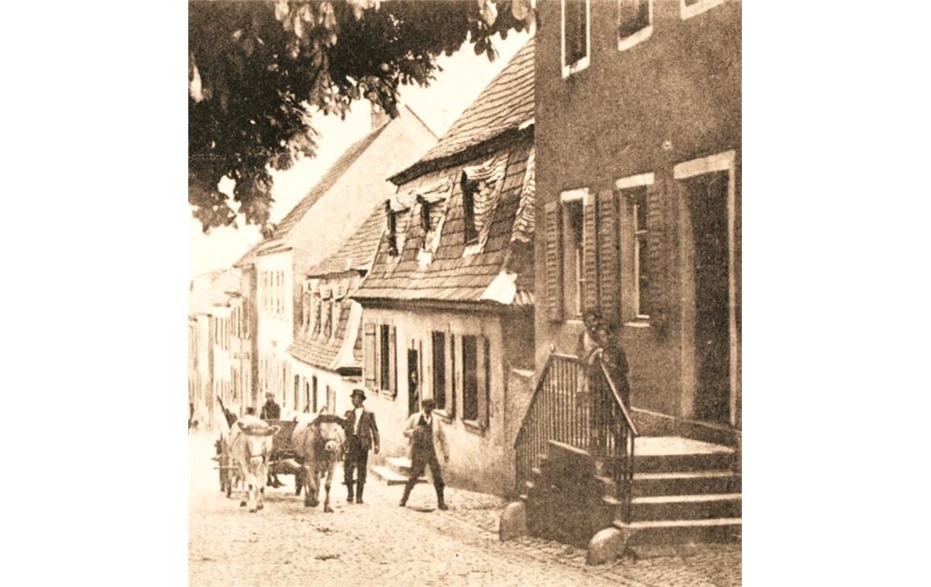 Historische Fotografie des Wohnhauses in der damaligen Holländergasse, heute Langstraße, mit der Hausnummer 71 in Kirchheimbolanden (um 1900)