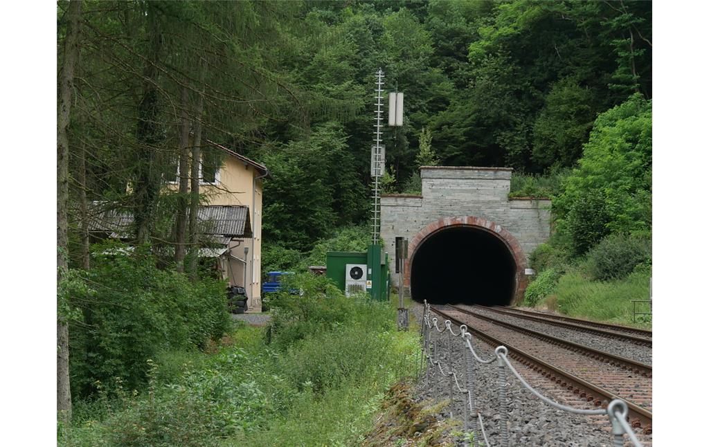 Michelsberg-Tunnel und Streckenwärterhaus bei Weilburg-Kirschhofen (2017)