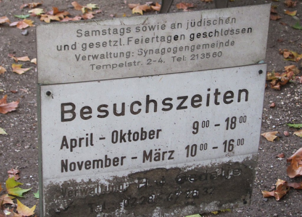 Jüdischer Friedhof am Augustusring, Hinweistafel zu den Öffnungszeiten (2011)