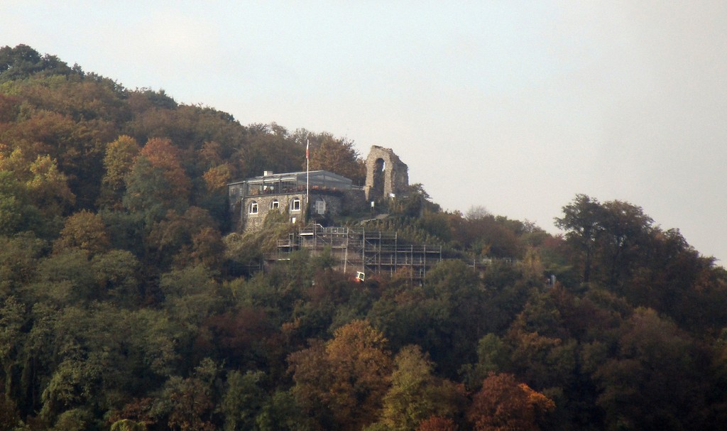 Der Rolandsbogen über Remagen-Rolandseck, Ansicht von der gegenüberliegenden Rheinseite aus (2016).