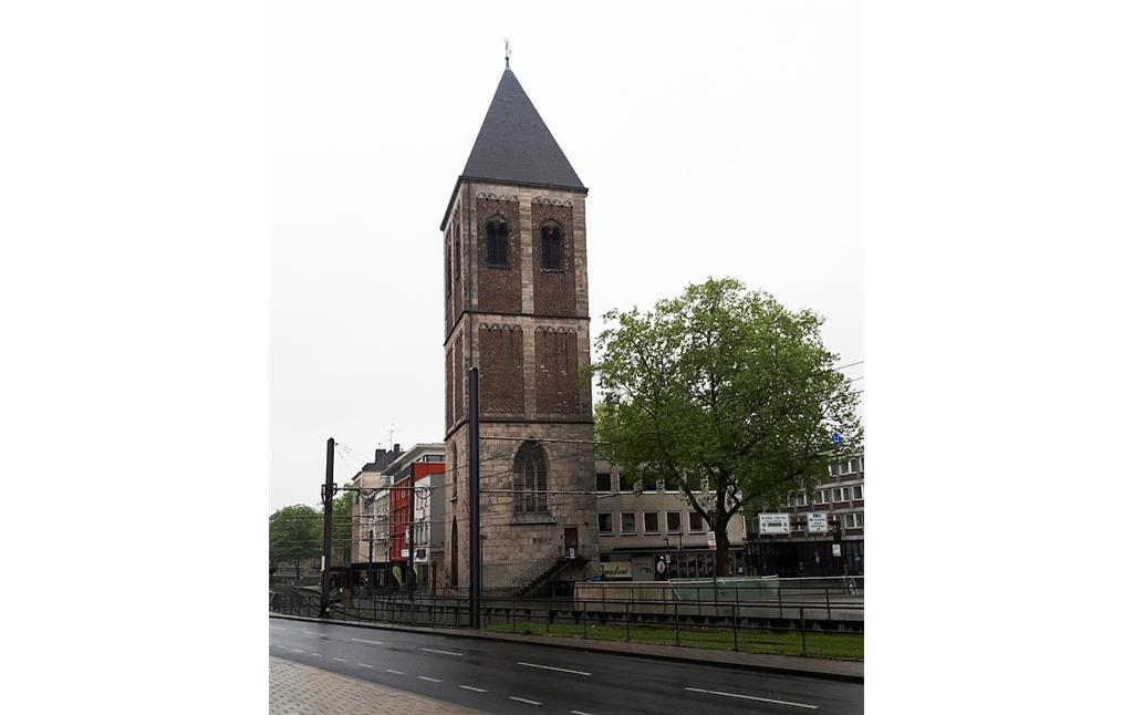 Der verbliebene Turm der früheren Pfarrkirche Klein Sankt Martin in Köln-Altstadt-Süd (2017)