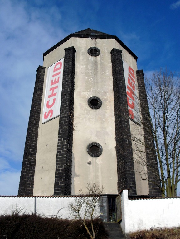 Der größere der beiden Wassertürme in der Nähe des Mayener Bahnhofs Ost (2013).