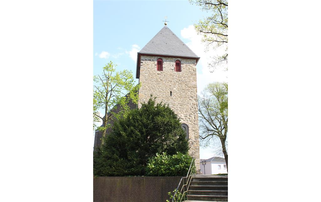 Der Turm der evangelischen Kirche in Schermbeck-Gahlen (2014).