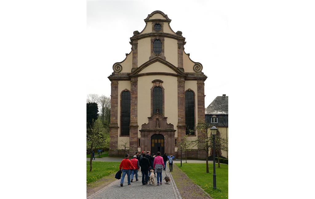 Die Eingangsseite der 1952-1962 wieder aufgebauten barocken Himmeroder Abteikirche (2013)