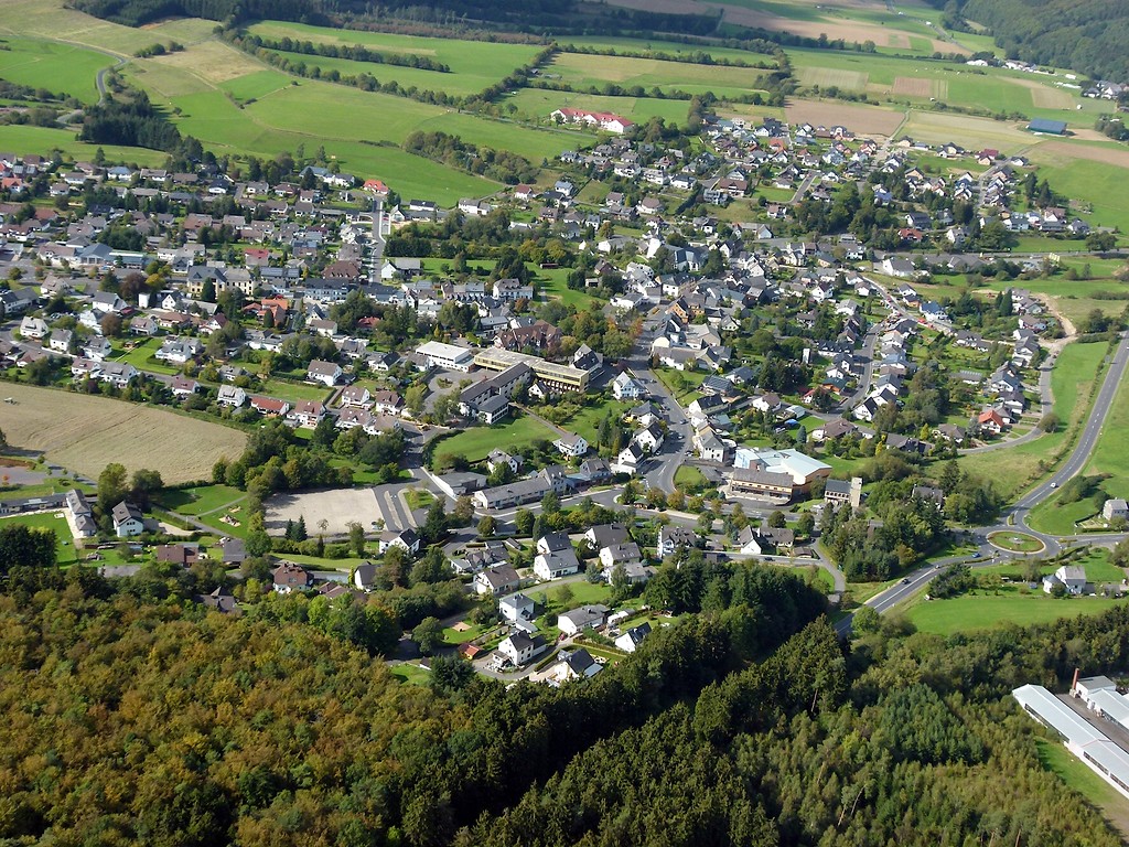 Schrägluftbild der Ortslage von Kelberg (2011)