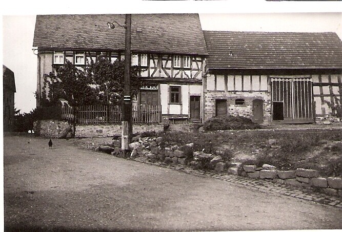 Historische Ansicht der Häuser Haulums und Müller in Helferskirchen (1930er Jahre).