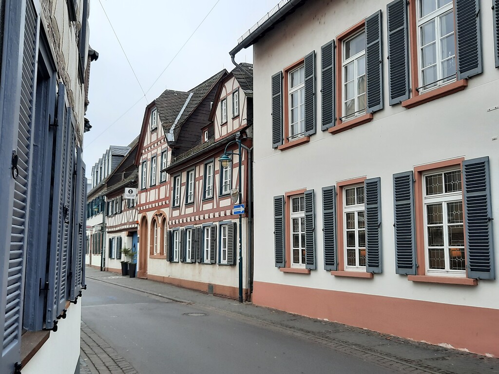 Blick auf das ehemalige Gasthaus "Burg Ehrenfels" in Hochheim am Main (2020)