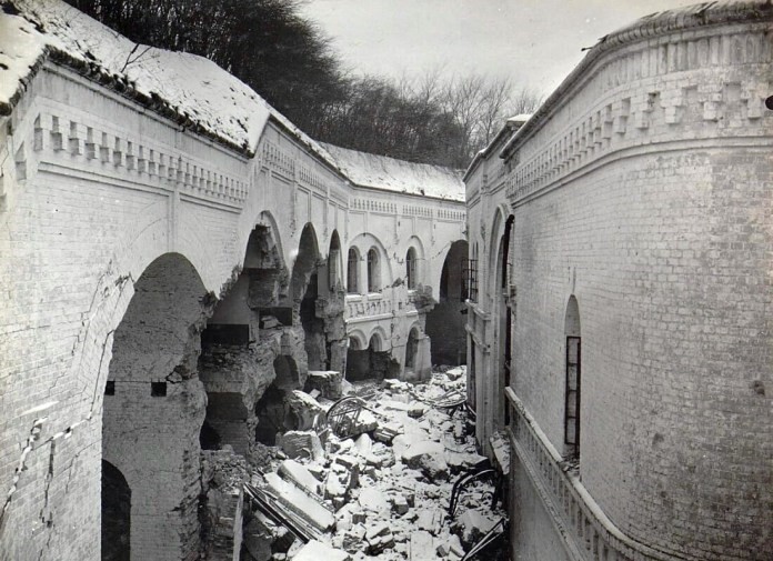 Tarakaniv Fort, 1916. Left: Damaged outside walls. Right: Two-story casemate