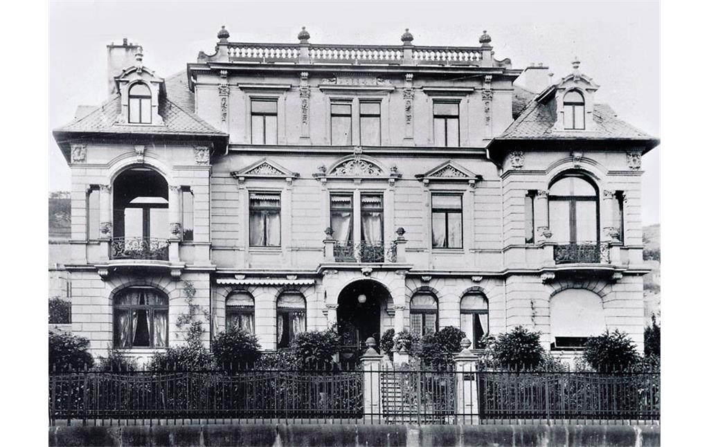 Historische Fotografie der Villa des Perlenhändlers August Purper, genannt Purpers Schlösschen (um 1900)