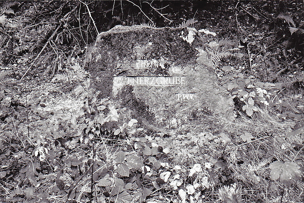 Ritterstein Nr. 196 "Ehem. Eisenerzgrube" bei Niederschlettenbach (1993)