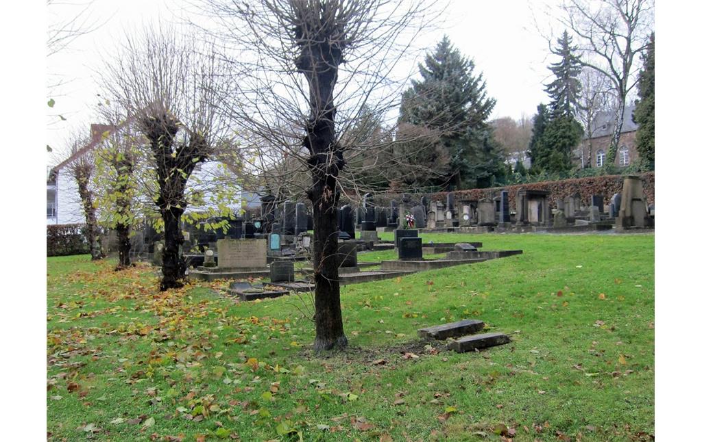 Gräberreihen auf dem jüdischen Friedhof an der Hugostraße in Barmen (2014).