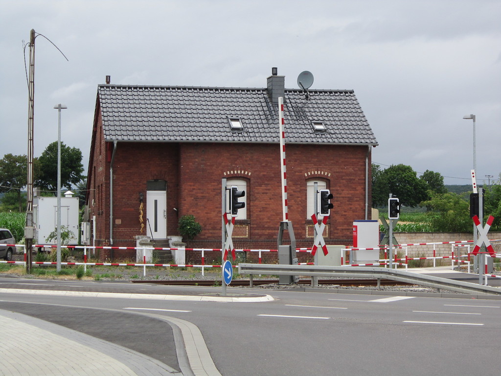 Bahnhof Arloff, Empfangsgebäude der EKB (2015)