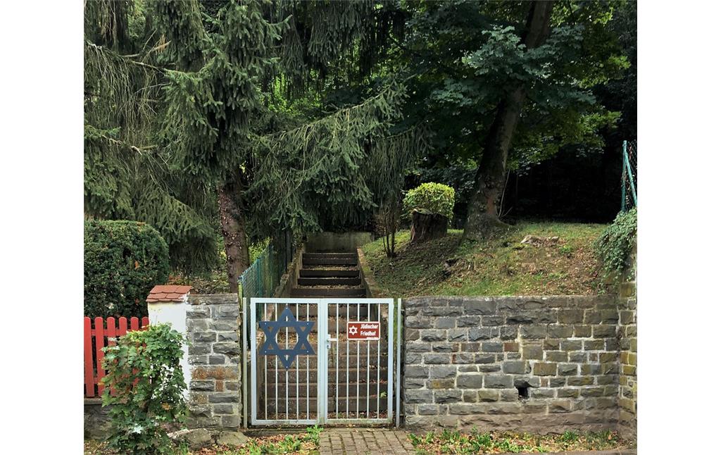 Eingang zum neuen jüdischen Friedhof in Oberlahnstein (2016)