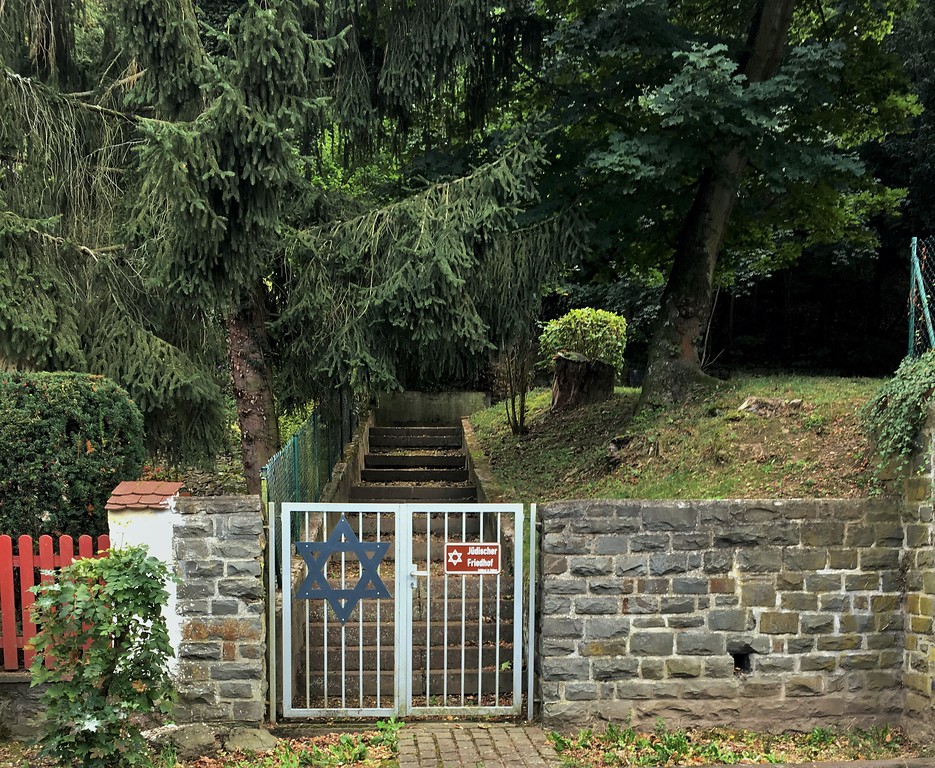 Eingang zum neuen jüdischen Friedhof in Oberlahnstein (2016)