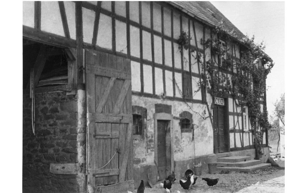 Historische Ansicht des Hofs Beyer in der Sayntalstraße in Helferskirchen (1930er Jahre)