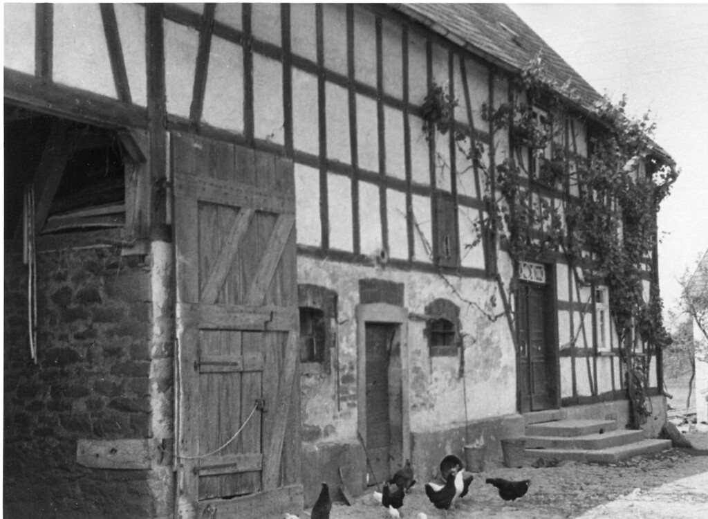 Historische Ansicht des Hofs Beyer in der Sayntalstraße in Helferskirchen (1930er Jahre)