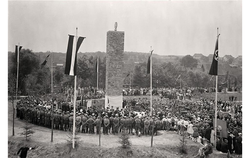 Einweihung des Ehrenmals im Kurpark bad Vilbel im Sommer 1934