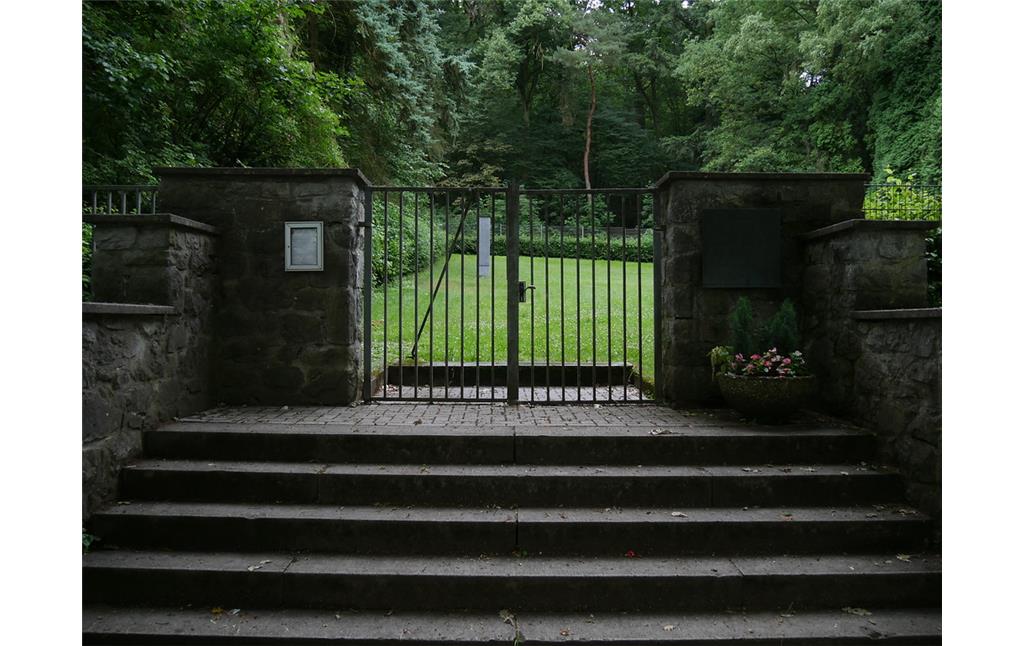 Haupteingang zum jüdischen Friedhof am Schafsberg in Limburg (2017)