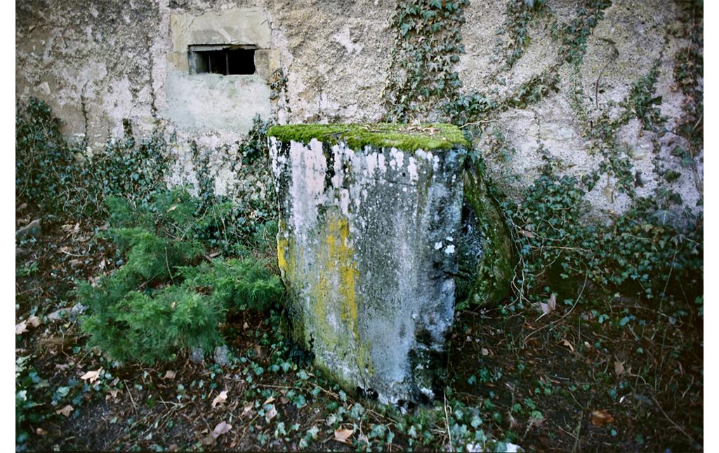 Fragment des Gouvaindenkmals in der Burg Gollenfels (2001)
