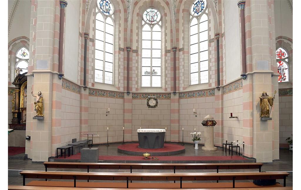 Chorraum der Kirche Sankt Aldegundis und Bartholomäus in Sankt Aldegund
