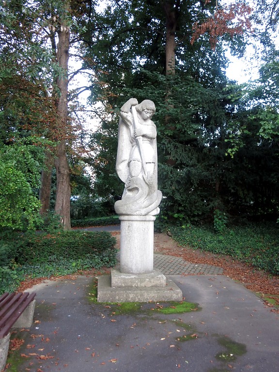 Skulptur im Garten des Weidtmanschen Schlösschens in Koblenz-Metternich (2014).