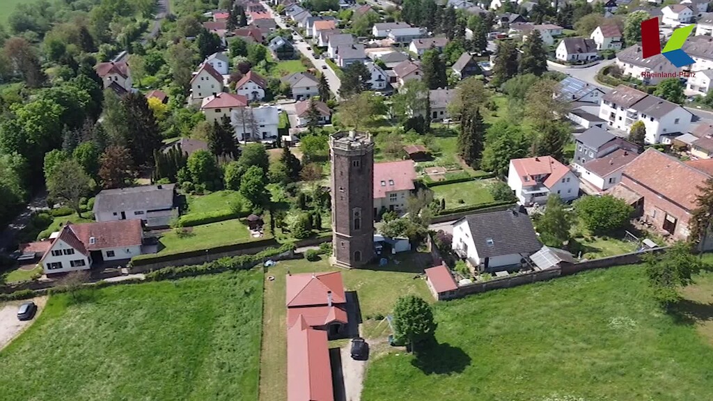 Drohnenflug über den Wasserturm in Bretzenheim (2022)