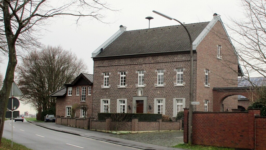 Das Ortsbild prägende Backsteinbauten eines früheren Gehöfts in Niederkassel-Stockem (2024).