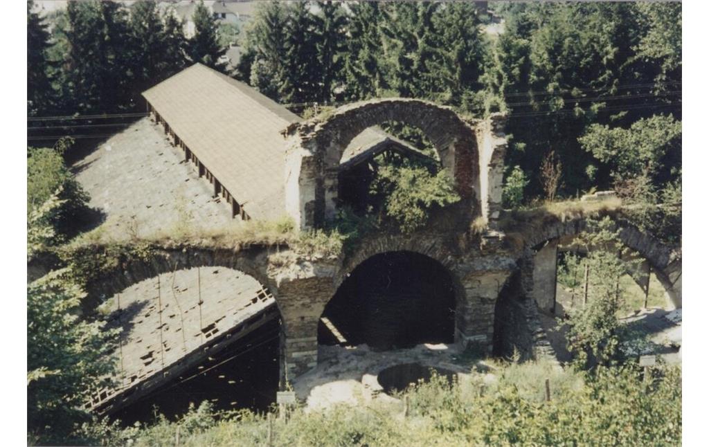 Ruinöser Hochofen mit Gießhalle der Sayner Hütte (1973)