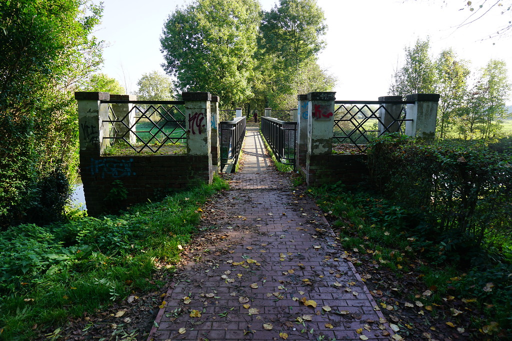 Brücke in der Trasse der Geldernschen Kreisbahn über die Niers bei Wachtendonk (2017)