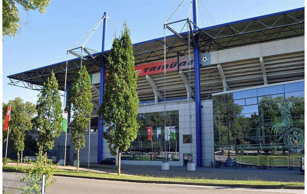 Die heutige Schauinsland-Reisen-Arena, ehemals Wedaustadion in Duisburg (2016).