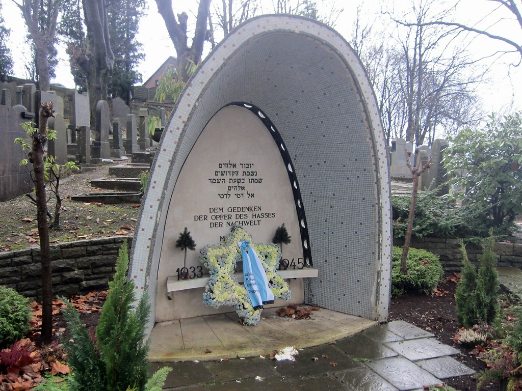 Gedenkstätte auf dem jüdischen Friedhof am Weinberg in Wuppertal-Elberfeld (2014).