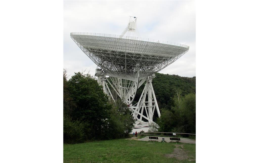Das Radioteleskop Effelsberg bei Bad Münstereifel-Effelsberg gehört mit 100 Meter Durchmesser seines Parabolspiegels zu den größten vollbeweglichen Radioteleskopen der Erde (2020).