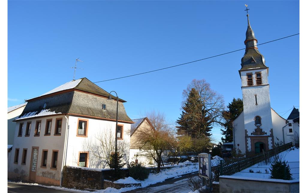 Altes evangelisches Pfarrhaus und evangelische Kirche Seibersbach (2017)