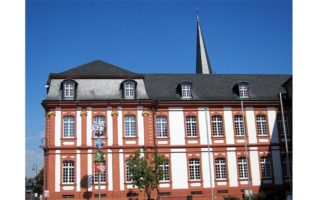 Ehemalige Benediktinerabtei Brauweiler, Ansicht des Klostergebäude von Süden (2011).