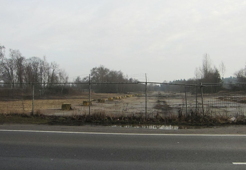 Der Zustand der ehemaligen Kaserne "Camp Altenrath" während der Renaturierung (2013).