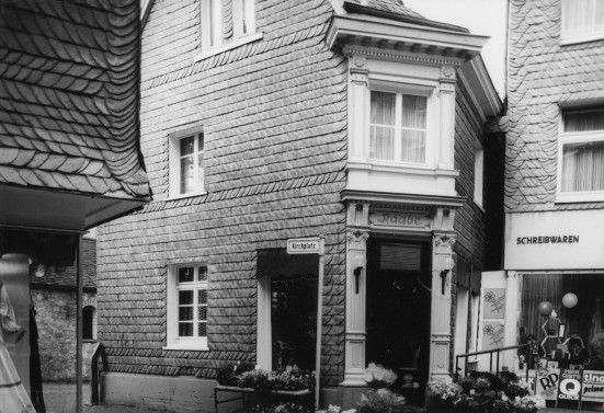 Wohn- und Geschäftshaus Hillsches, Kirchplatz 17 in Wülfrath (1978)