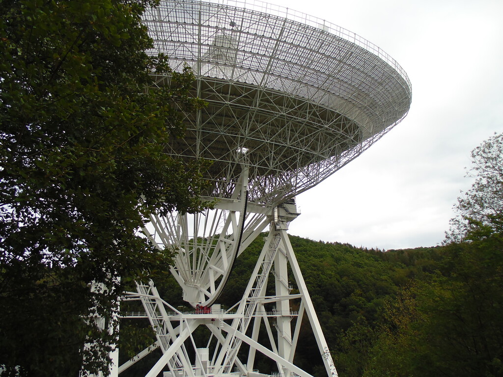 Das Detailaufnahme des Radioteleskops Effelsberg des Max-Planck Instituts für Radioastronomie bei Bad Münstereifel-Effelsberg (2020).Effelsberg des Max-Planck Instituts für Radioastronomie bei Bad Münstereifel-Effelsberg (2020).