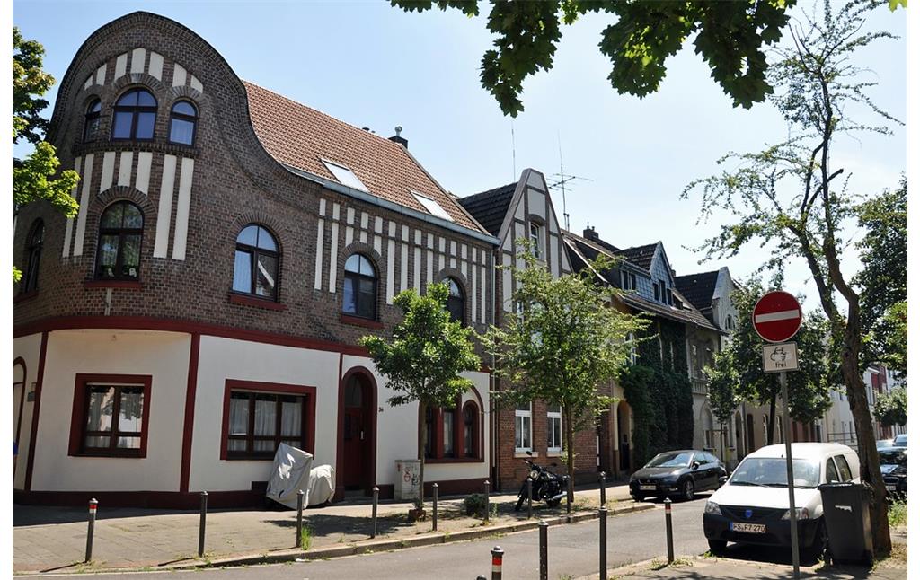 Wohnhäuser in der Wohnsiedlung "Kolpingviertel" in Neuss (2017).