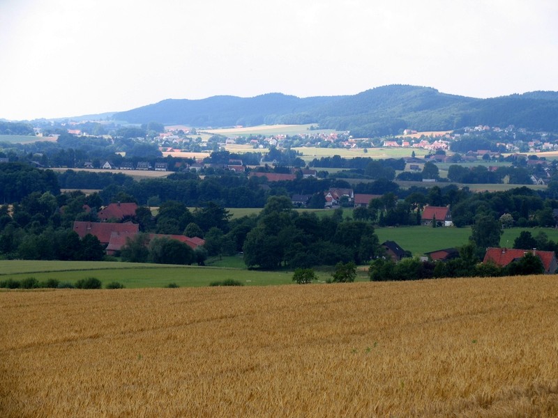 Landschaft mit Einzelhöfen und kleinen Dörfern im Ravensberger Land