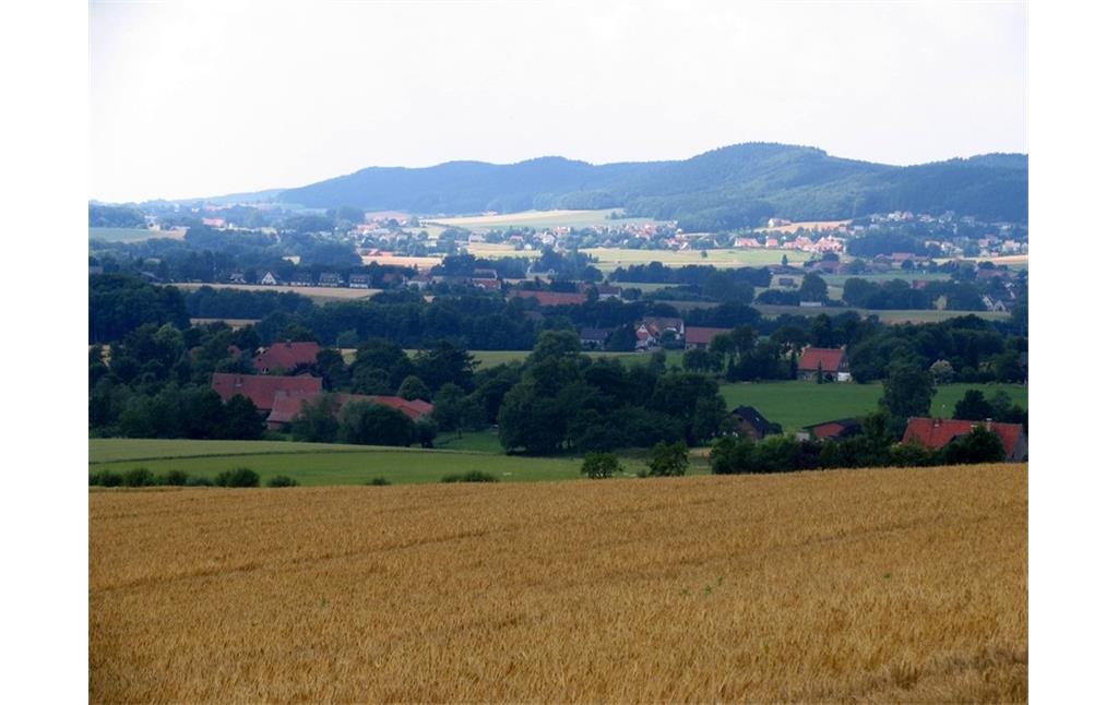 Landschaft mit Einzelhöfen und kleinen Dörfern im Ravensberger Land