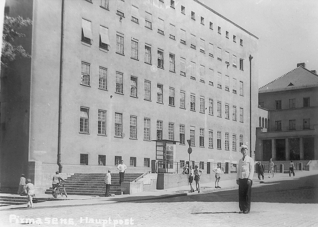 Die ehemalige Haupost, Ecke Bahnhofstraße-Schützenstraße (1950er Jahre)W