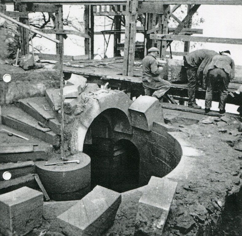 Bau einer Wendeltreppe im Palas der Reichsburg Trifels (1937/38)