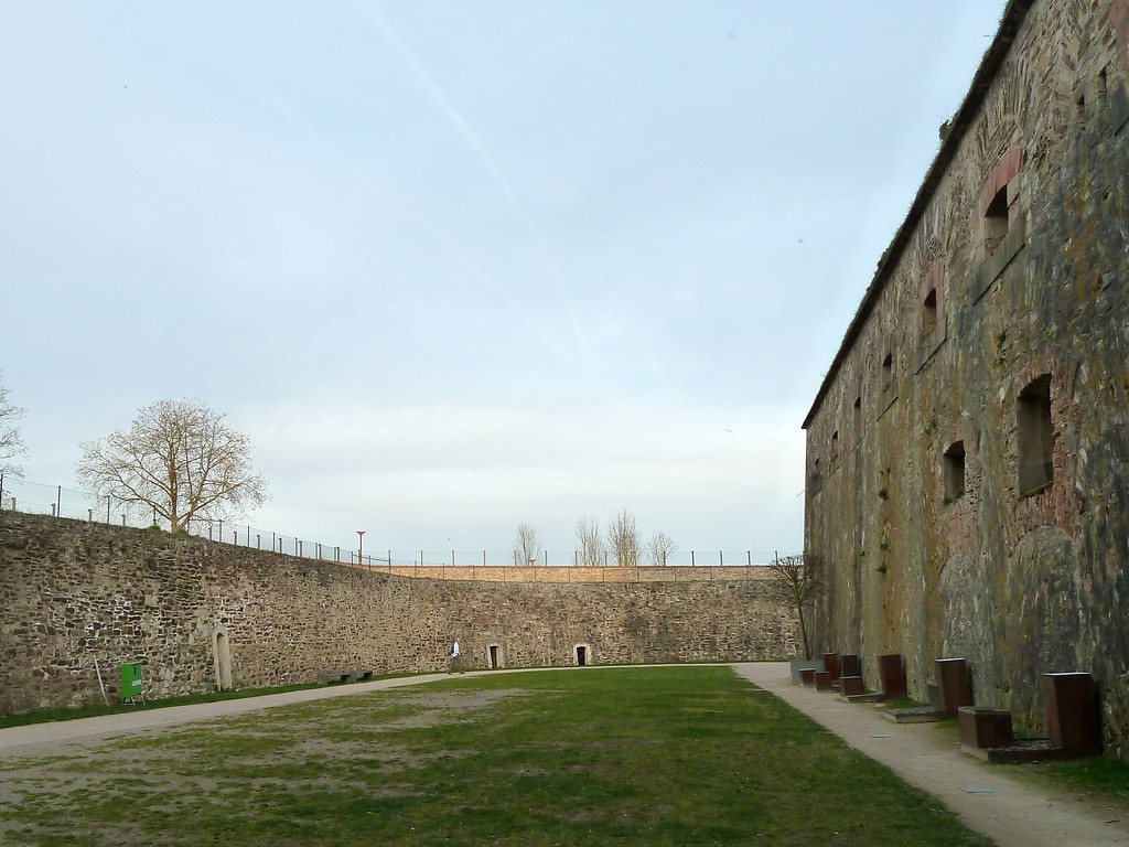 Festung Ehrenbreitstein, Hauptwall und Revelin (2017)