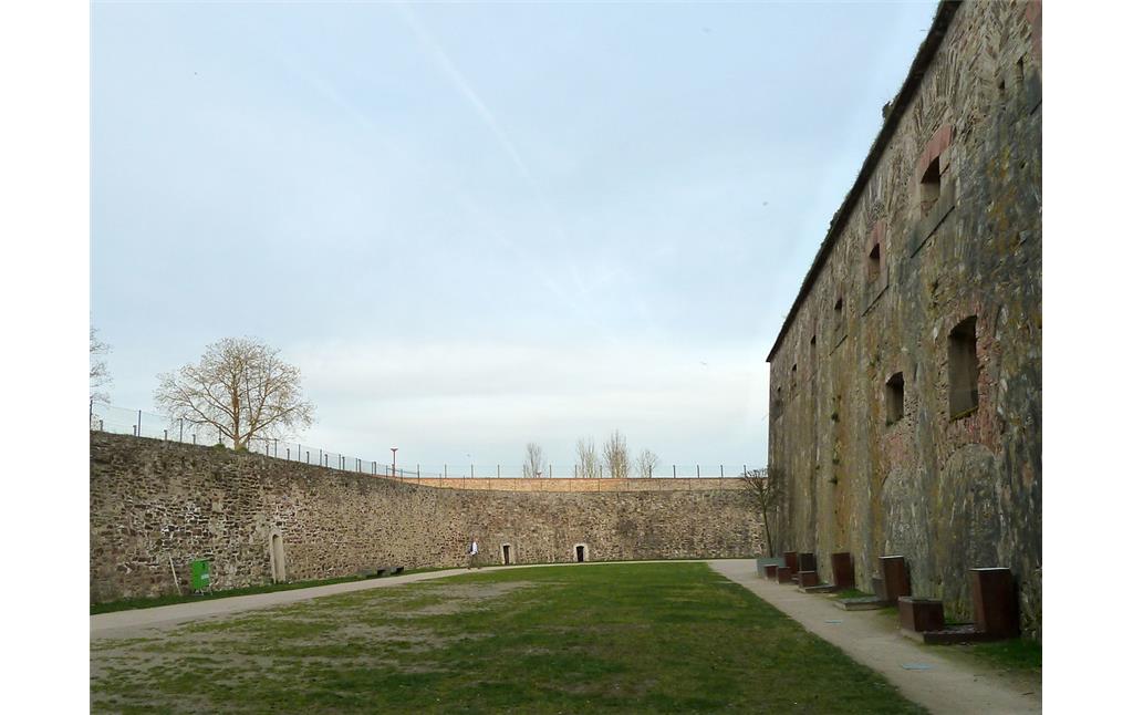 Festung Ehrenbreitstein, Hauptwall und Revelin (2017)