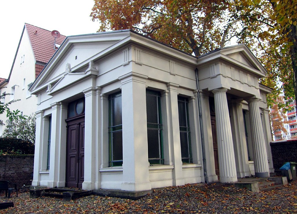 Die Aussegnungshalle am Jüdischen Friedhof am Augustusring in Bonn-Castell (2011).