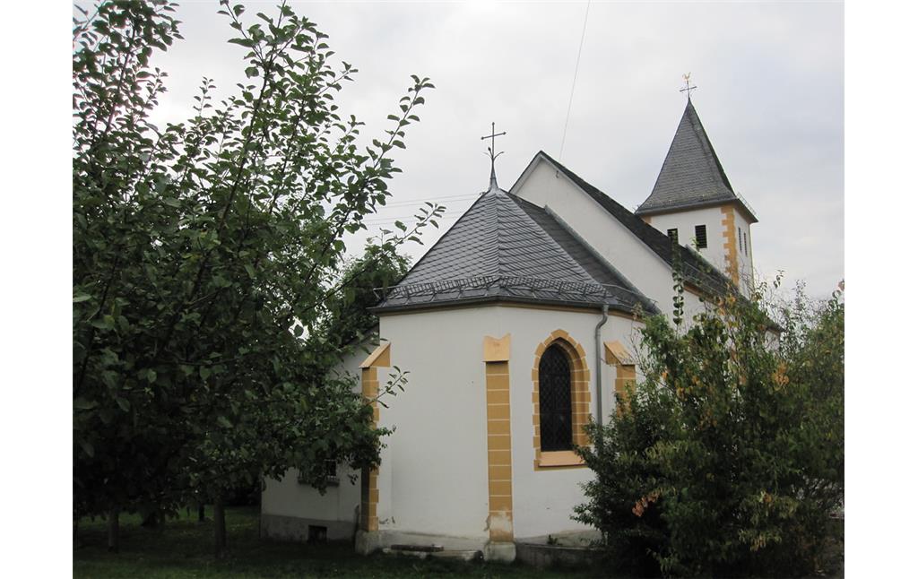 Rückansicht der Kirche St. Josef in Mähren im Westerwald (2013)